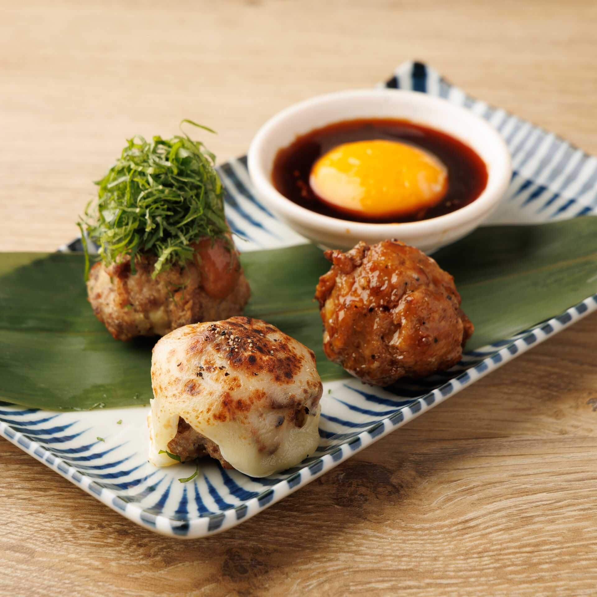 鍋と焼き鳥が楽しめるお店で、特におすすめなのがてづくりの牛タ